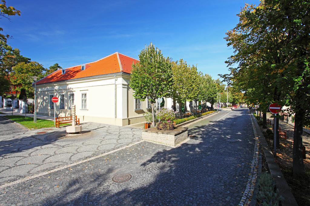 Hotel Blaha Lujza Balatonfured Exterior photo