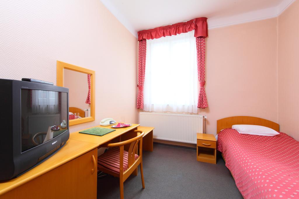 Hotel Blaha Lujza Balatonfured Room photo