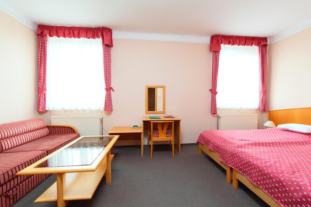 Hotel Blaha Lujza Balatonfured Room photo