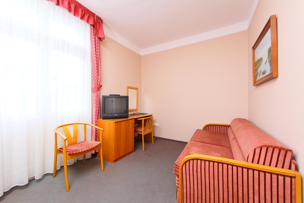 Hotel Blaha Lujza Balatonfured Room photo