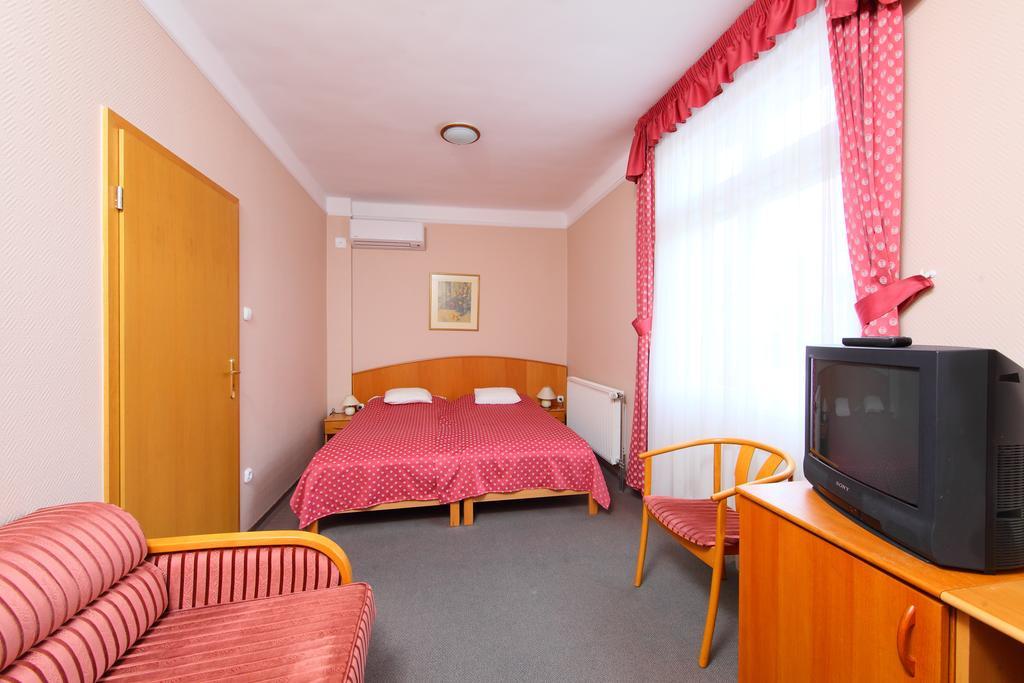 Hotel Blaha Lujza Balatonfured Room photo