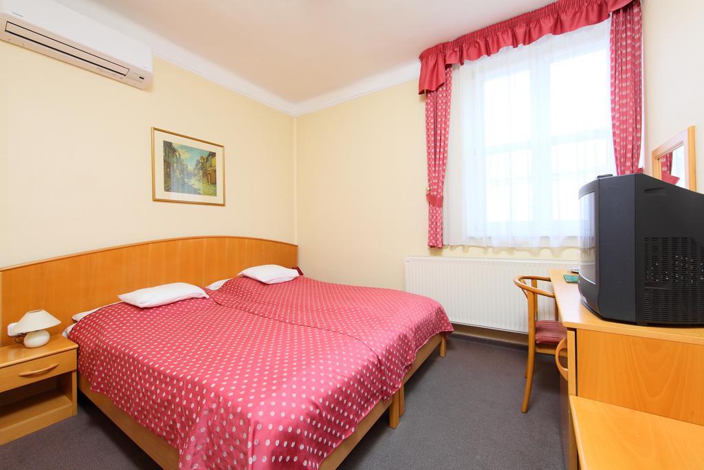 Hotel Blaha Lujza Balatonfured Room photo